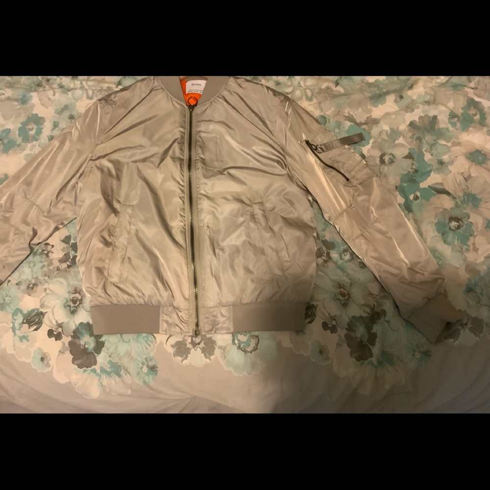BOMBER JACKET
